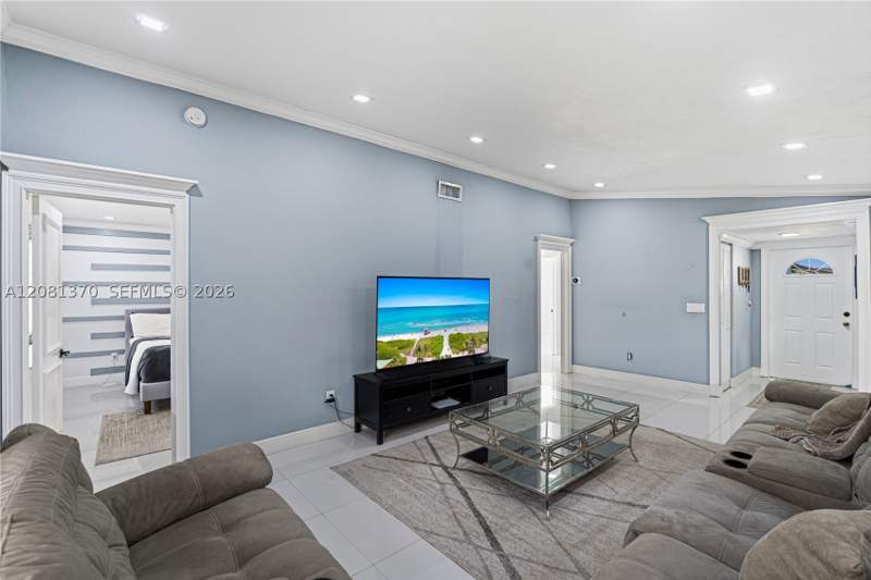 3 bedroom SingleFamilyResidence at 12401 SW 264th St, Meadow Wood Manor Sec 2, Homestead — photo 3