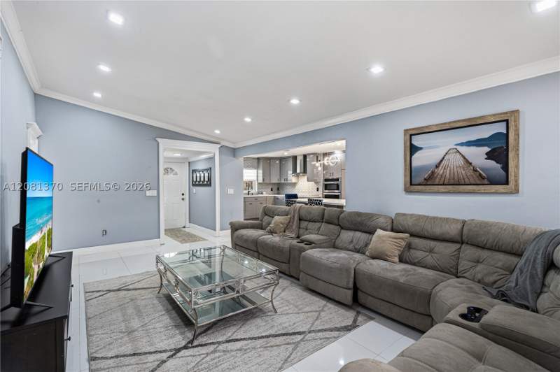 3 bedroom SingleFamilyResidence at 12401 SW 264th St, Meadow Wood Manor Sec 2, Homestead — photo 4