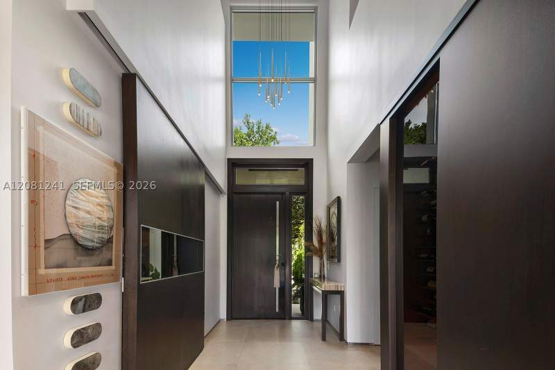 6 bedroom SingleFamilyResidence at 9407 E Broadview Dr, Bay Harbor Island, Bay Harbor Islands — photo 4