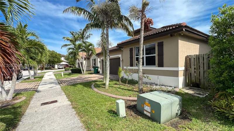 4 bedroom SingleFamilyResidence at 11828 SW 253rd St, Hemingway Point, Homestead — photo 3