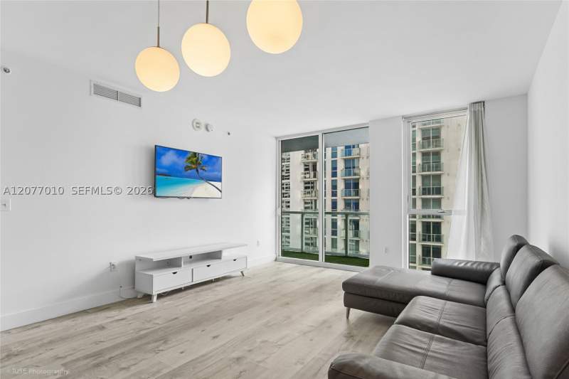 1 bedroom Condominium at 253 NE 2nd St 2104, Vizcayne South Condo, Miami — photo 4