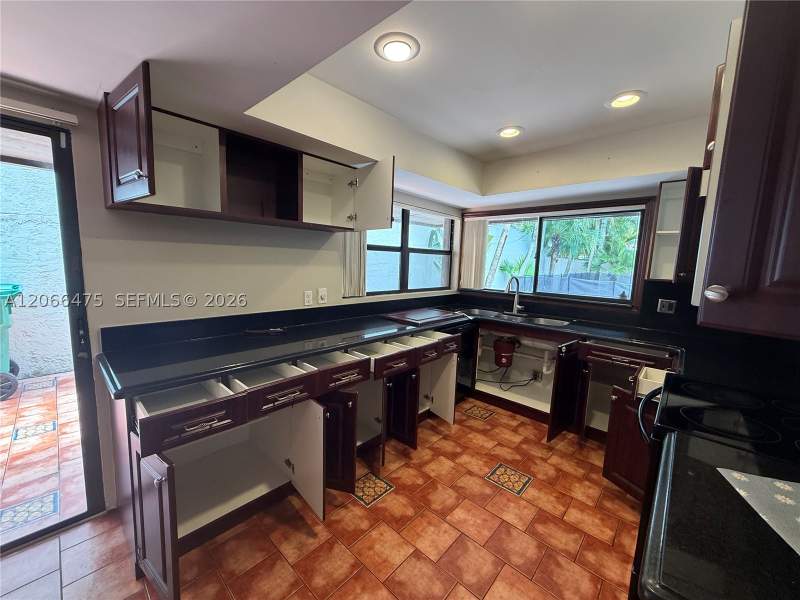 3 bedroom SingleFamilyResidence at 7828 SW 118th Ct, Hidden Oaks, Miami — photo 2
