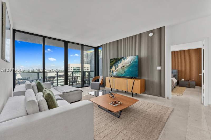 2 bedroom Condominium at 88 SW 7th St 2204, Rise Condo, Miami — photo 3