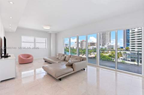 6103 Aqua Ave 702, Miami Beach FL - photo 11 of 45