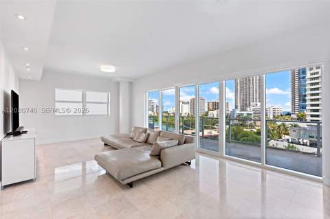 6103 Aqua Ave 702, Miami Beach FL - photo 13 of 45