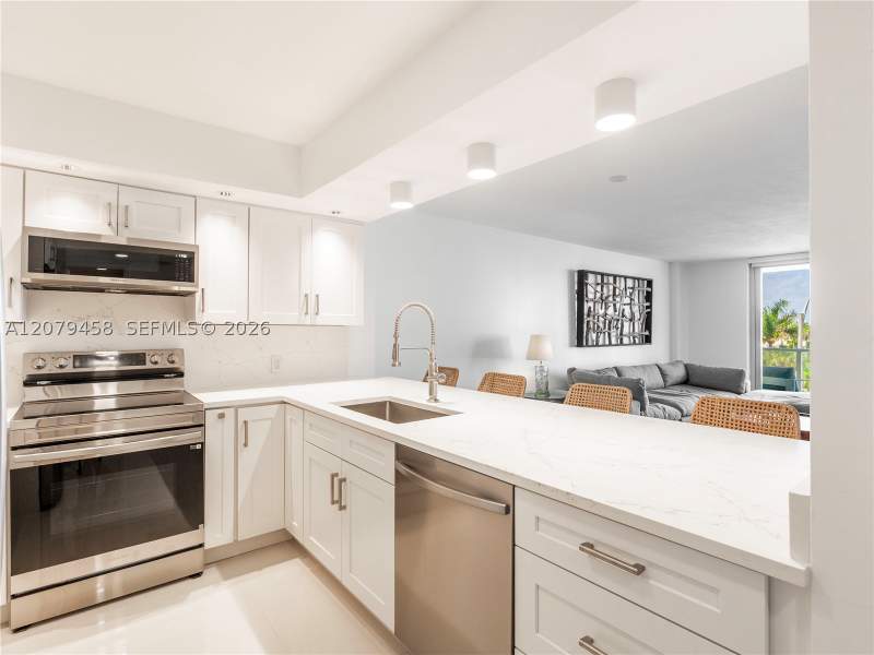 1 bedroom Condominium at 5701 Collins Ave 307, Arlen Beach Condo, Miami Beach — photo 3