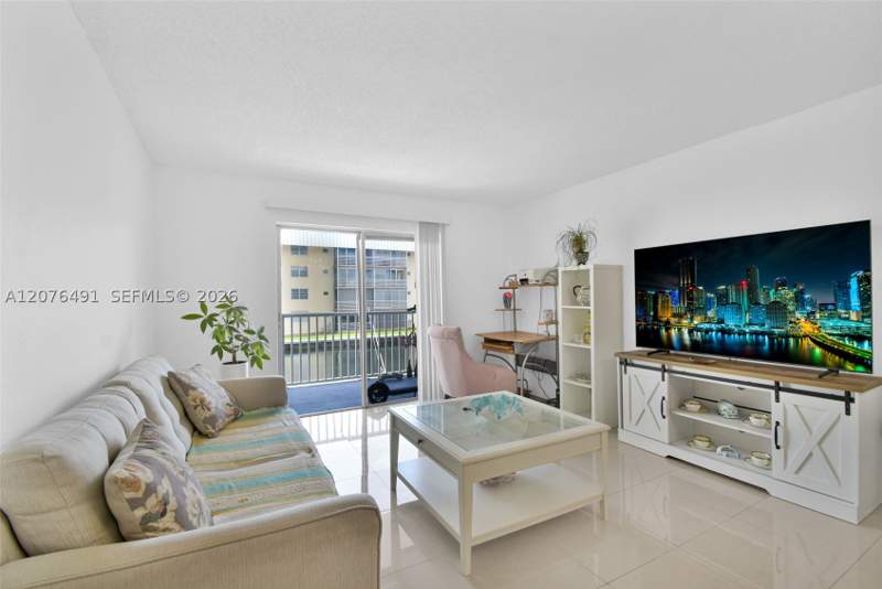 1 bedroom Condominium at 3527 NE 168th St 203, Sunshores Condo, North Miami Beach — photo 3