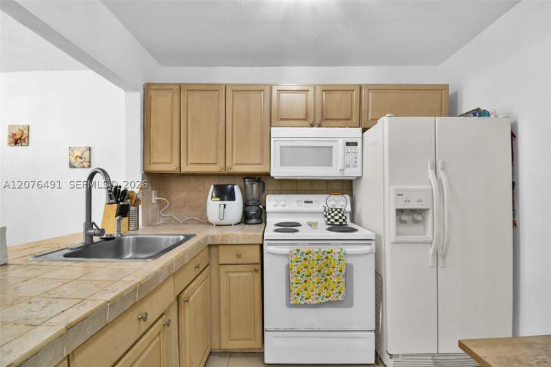 1 bedroom Condominium at 3527 NE 168th St 203, Sunshores Condo, North Miami Beach — photo 5