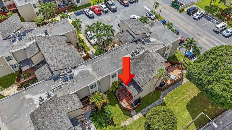3 bedroom Condominium at 10300 NW 9th St Cir 203, Indian Lk Village Phase 1, Miami — photo 2