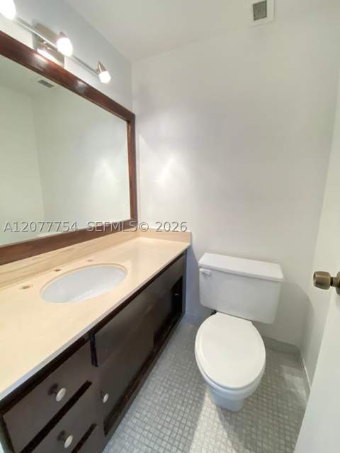 500 Bayview Dr 825, Sunny Isles Beach FL - photo 21 of 32