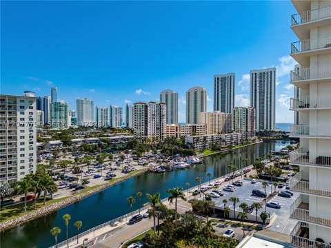 500 Bayview Dr 825, Sunny Isles Beach FL - photo 9 of 32