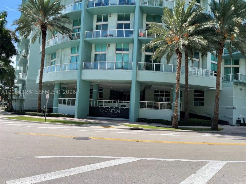 1 bedroom Condominium at 1900 N Bayshore Dr 511, Quantum On The Bay Condo, Miami — photo 2