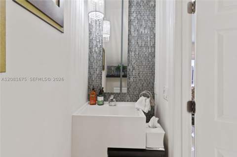 10842 NW 53rd Ln, Doral FL - photo 12 of 19