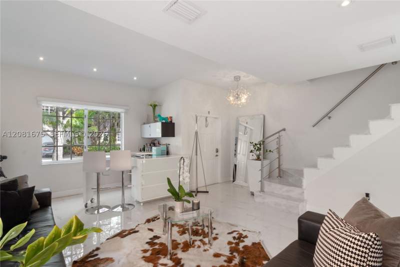 3 bedroom SingleFamilyResidence at 10842 NW 53rd Ln, Doral Reserve, Doral — photo 4