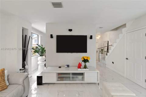 10842 NW 53rd Ln, Doral FL - photo 9 of 19