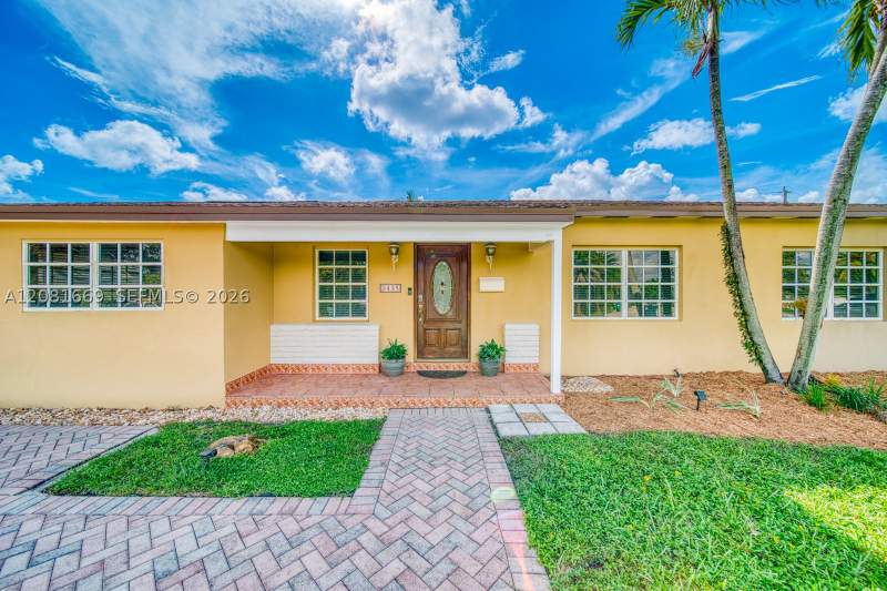 4 bedroom SingleFamilyResidence at 3435 SW 73rd Ave Rd, Central Miami Part 6, Miami — photo 2