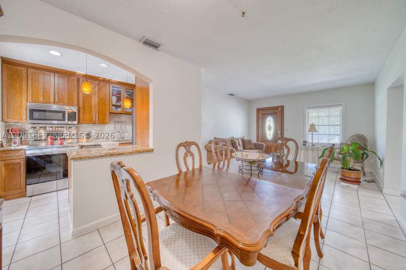 4 bedroom SingleFamilyResidence at 3435 SW 73rd Ave Rd, Central Miami Part 6, Miami — photo 4