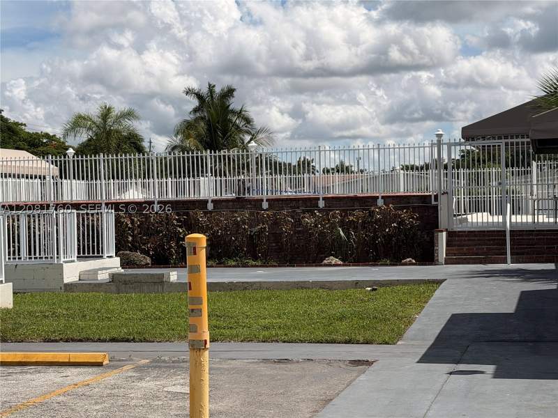 3 bedroom MobileHome at 220 NE 12th Ave, Cocowalk Estates, Homestead — photo 4