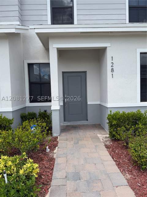 1281 NE 3rd Ave, Florida City FL - photo 7 of 9