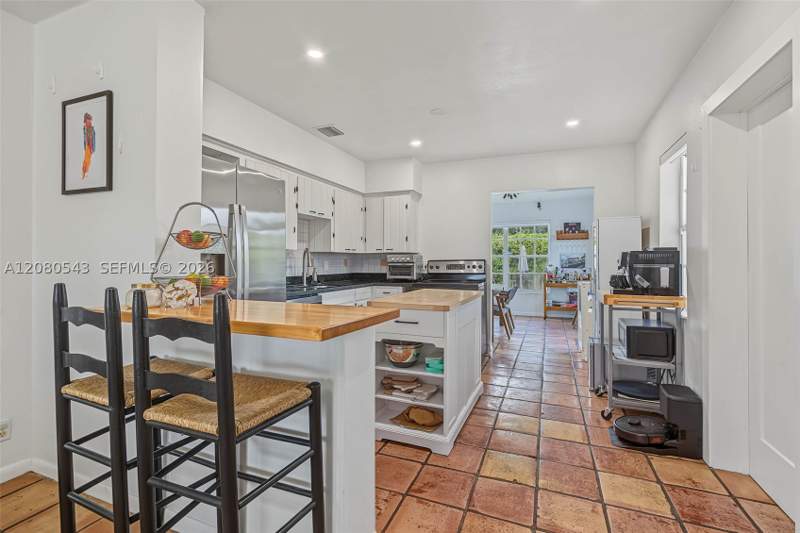 3 bedroom SingleFamilyResidence at 6440 SW 35th St, Coral Villas Rev, Miami — photo 2