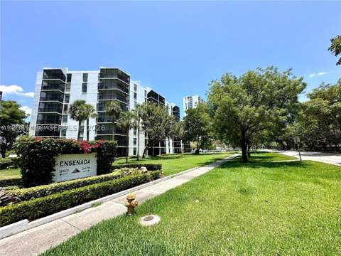 3475 N Country Club Dr 615, Aventura FL - photo 14 of 25