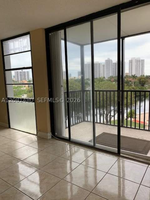 3475 N Country Club Dr 615, Aventura FL - photo 6 of 25