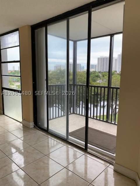 3475 N Country Club Dr 615, Aventura FL - photo 7 of 25