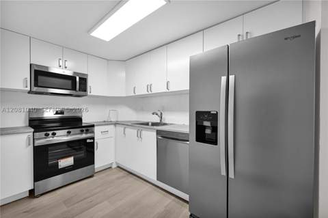 300 Bayview Dr 211, Sunny Isles Beach FL - photo 10 of 18