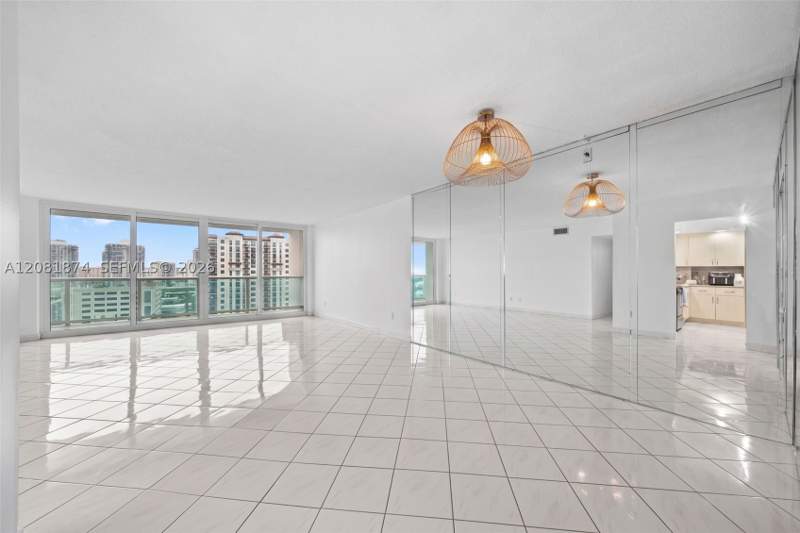 2 bedroom Condominium at 100 Bayview Dr 1428, Arlen House East Condo, Sunny Isles Beach — photo 2
