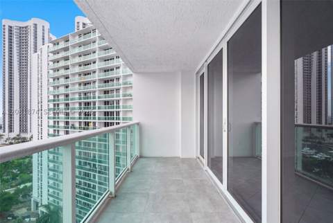 100 Bayview Dr 1428, Sunny Isles Beach FL - photo 9 of 17