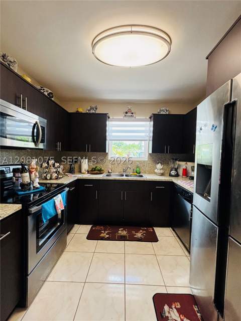 502 NW 7th Ave, Homestead FL - photo 8 of 17
