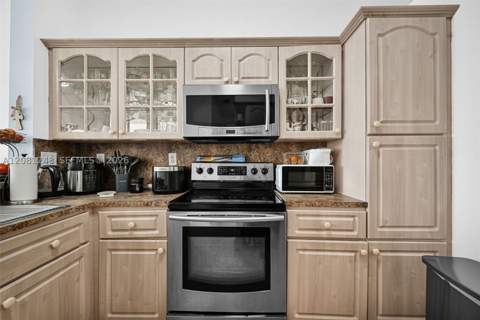17384 SW 138th Ct, Miami FL - photo 11 of 40
