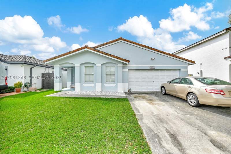 4 bedroom SingleFamilyResidence at 17384 SW 138th Ct, Weitzer Serena Lakes Esta, Miami — photo 3