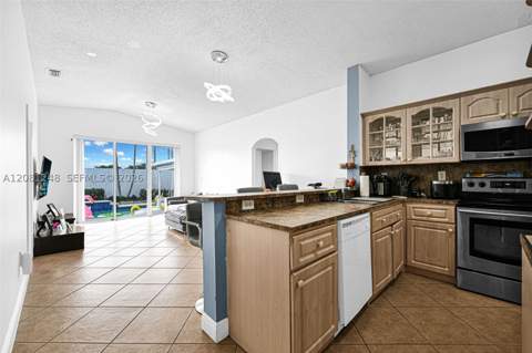 17384 SW 138th Ct, Miami FL - photo 8 of 40