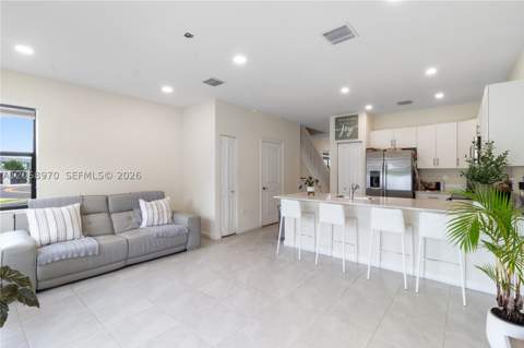 11410 W 34th Way, Hialeah FL - photo 9 of 27
