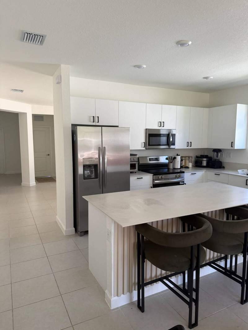 4 bedroom SingleFamilyResidence at 2402 SE 30th Street, Keys Gate, Homestead — photo 4