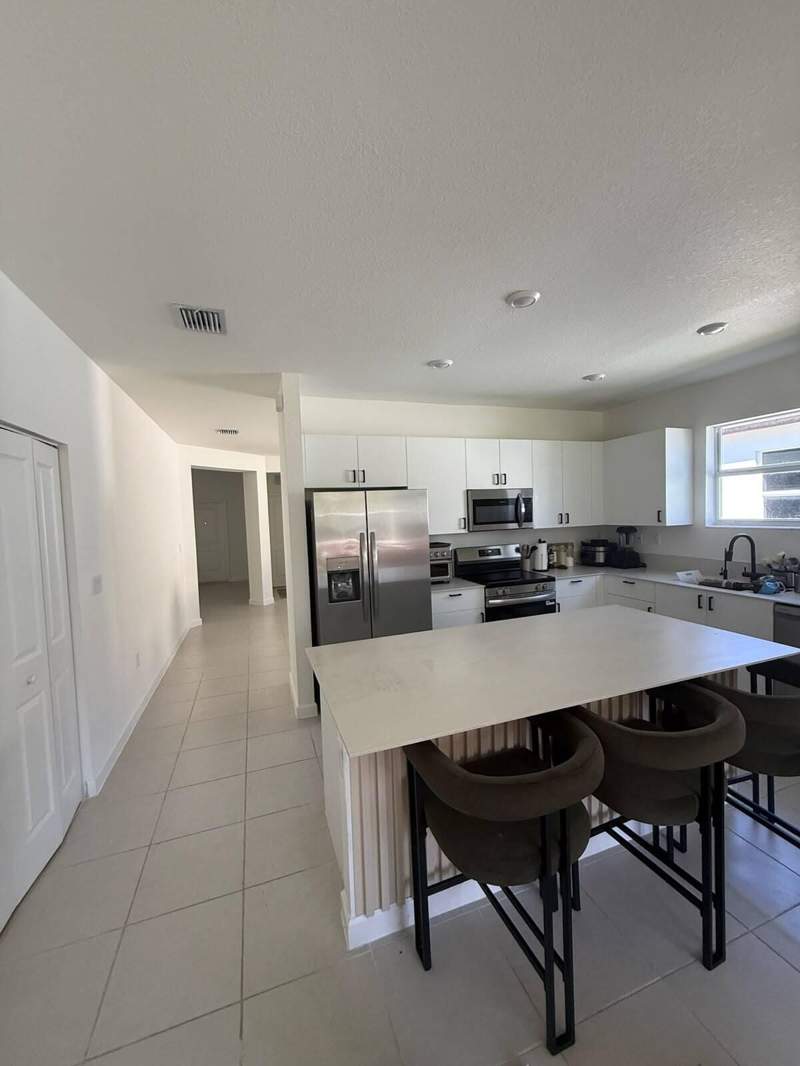 4 bedroom SingleFamilyResidence at 2402 SE 30th Street, Keys Gate, Homestead — photo 5