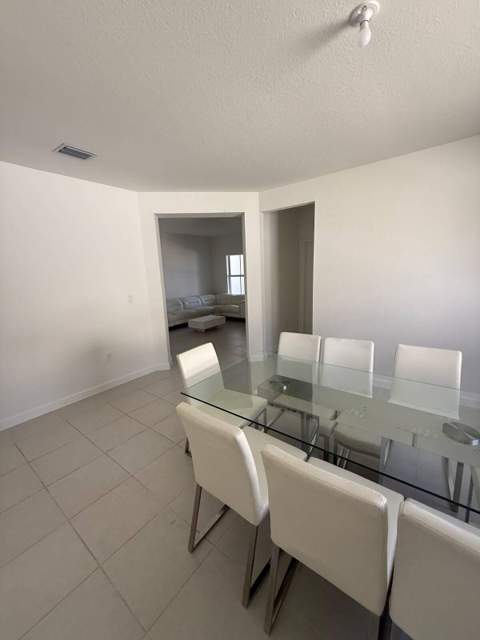 2402 SE 30th Street, Homestead FL - photo 6 of 46