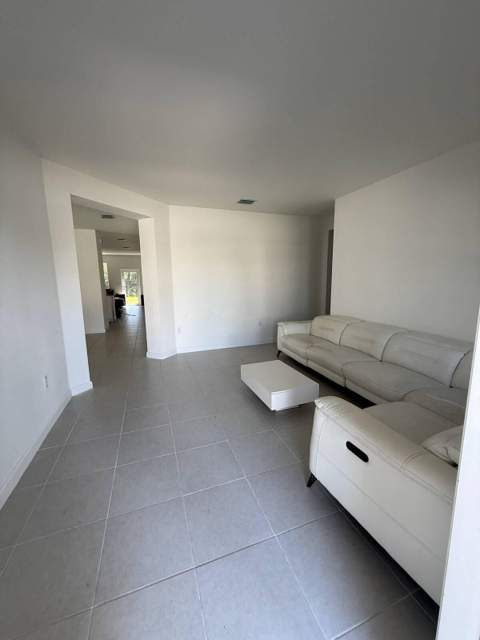 2402 SE 30th Street, Homestead FL - photo 9 of 46