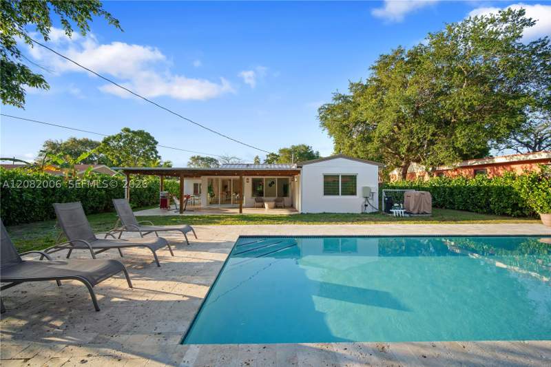 5 bedroom SingleFamilyResidence at 1360 NE 138th St, Dixie Gardens, North Miami — photo 2