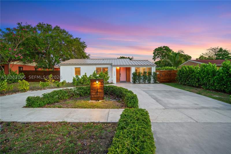 5 bedroom SingleFamilyResidence at 1360 NE 138th St, Dixie Gardens, North Miami — photo 3