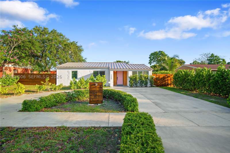 5 bedroom SingleFamilyResidence at 1360 NE 138th St, Dixie Gardens, North Miami — photo 4