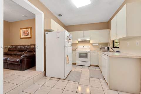 4051 NW 5th St, Miami FL - photo 13 of 38