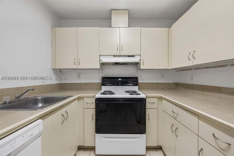 3 bedroom Townhouse at 8421 SW 209th St 8421, Saga Bay Townhomes, Cutler Bay — photo 3