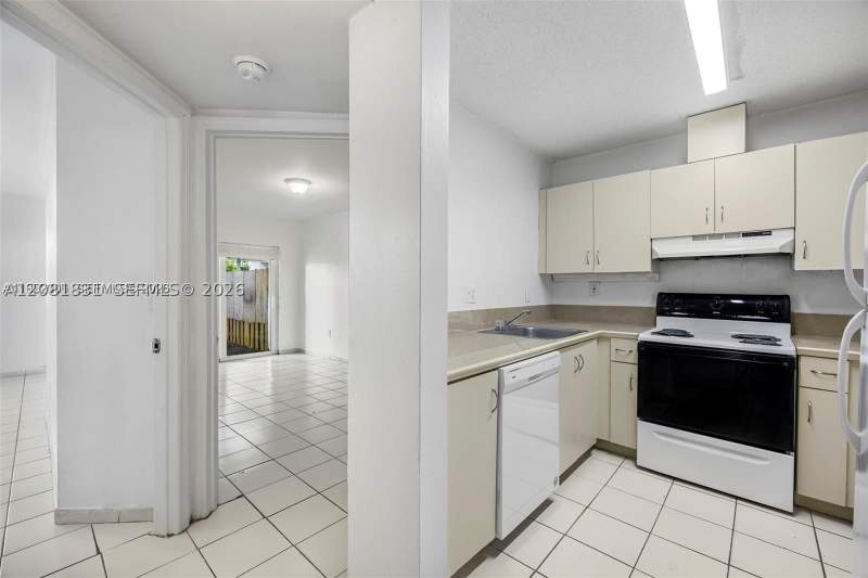 3 bedroom Townhouse at 8421 SW 209th St 8421, Saga Bay Townhomes, Cutler Bay — photo 4