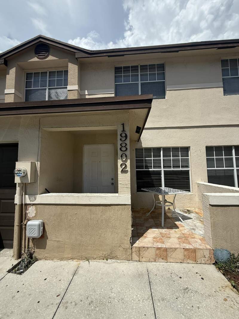 4 bedroom Townhouse at 19802 NW 33rd Court, Honey Hill Park, Miami Gardens — photo 2