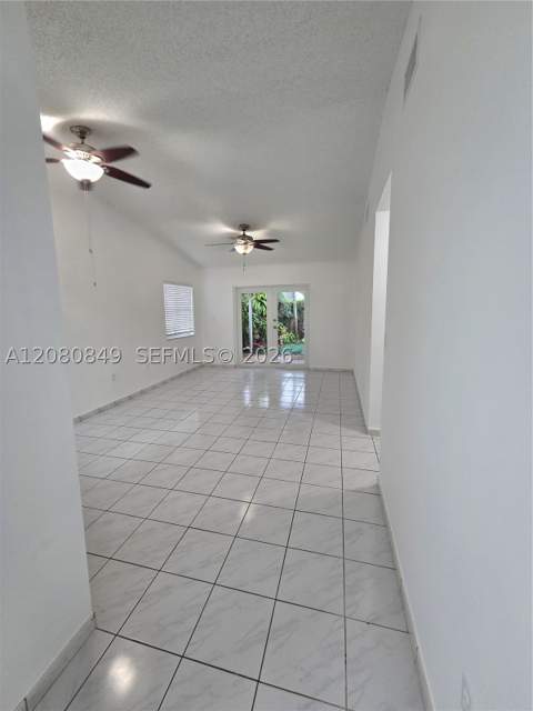 306 NW 114th Ave 3-101, Sweetwater FL - photo 6 of 63