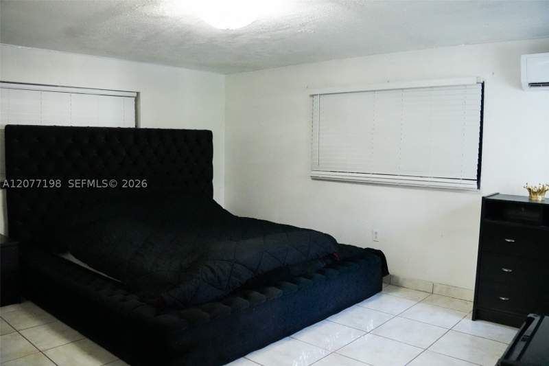 4 bedroom SingleFamilyResidence at 2955 NW 102nd St, The Tropics Amd, Miami — photo 3