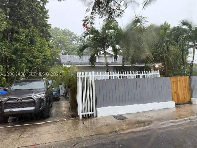 2 bedroom SingleFamilyResidence at 812 NW 29th Ter, Blvd Park, Miami — photo 2