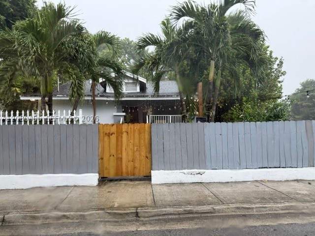 2 bedroom SingleFamilyResidence at 812 NW 29th Ter, Blvd Park, Miami — photo 4